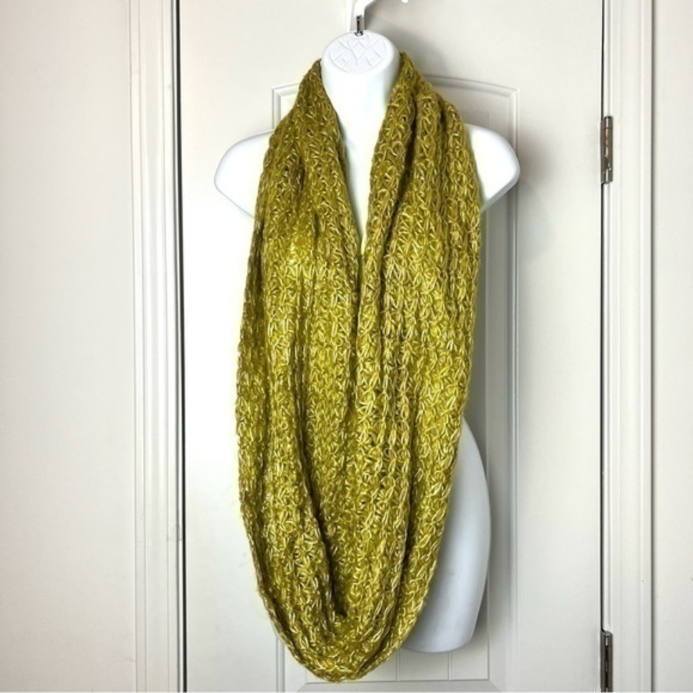 Nine West infinity ring scarf green mixed lace stitch one size